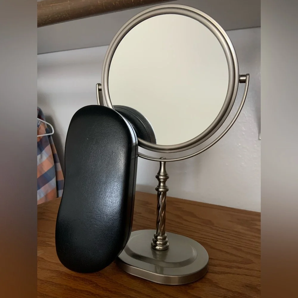 Makeup Mirror - Picture 3 of 4